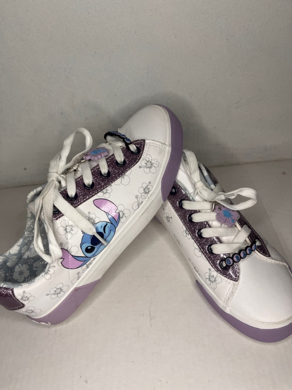 Disney Stitch Women's Sneaker nwot - Picture 8 of 11